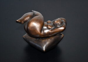 Der Bildhauer Günter Kaden liebt Rubensfrauen und haucht ihnen durch seine Bronzekunst vitales und berührbares Leben ein